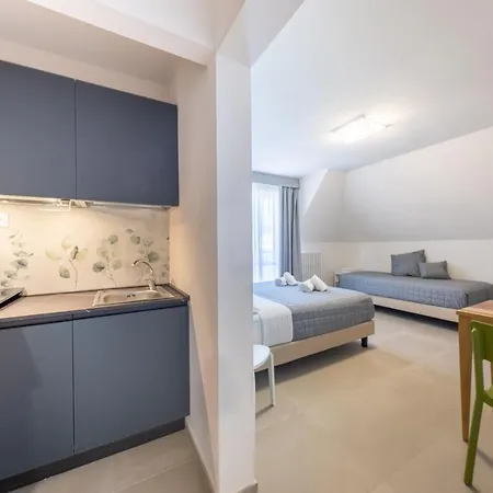 Aparthotel Dea 3*